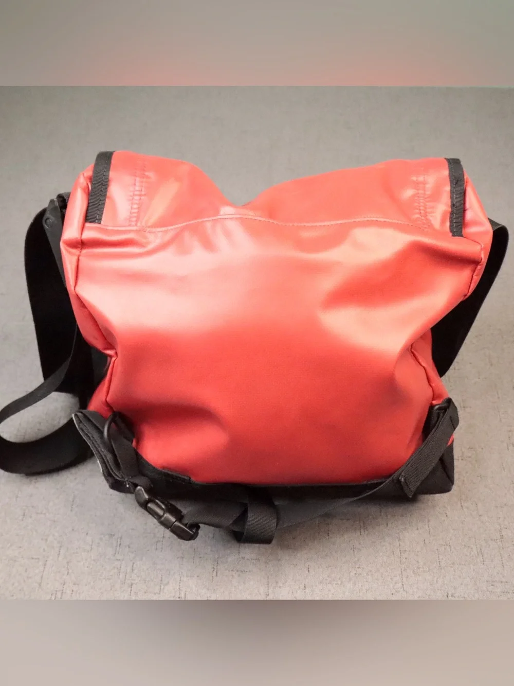 North Face Base Camp Voyager Messenger Bag Water Resistant Red Outdoor Laptop